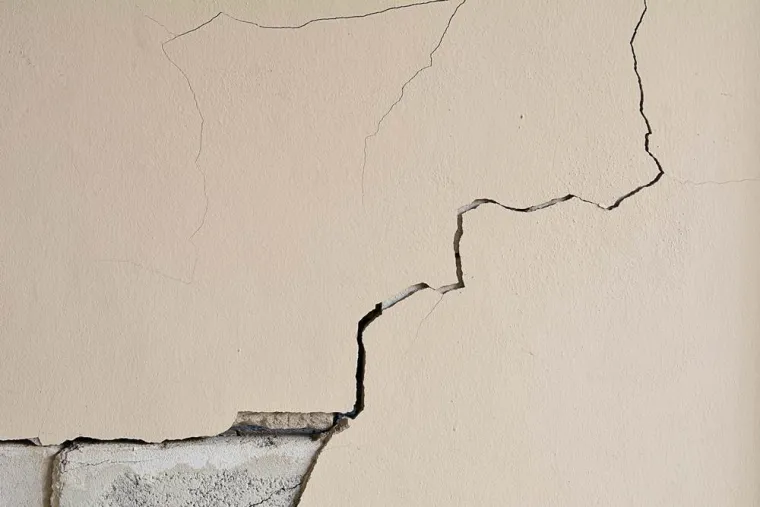 Reboucher fissure mur extérieur, Béziers, TONY STEIS